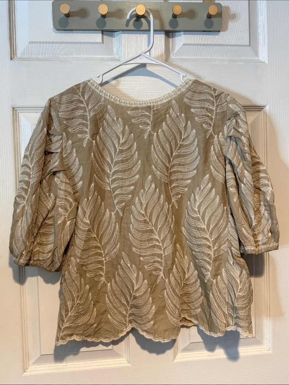 Solitaire Womens Top Floral
Embroidered NWT Size L - Picture 4 of 7